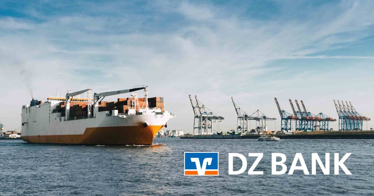 Containerschiff im Hafen; Auslandsgeschäft: 4 Wege zur erfolgreichen Währungsabsicherung (DZ Bank)