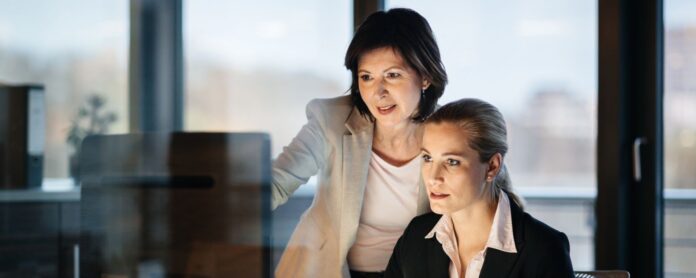 Eine Frage an Finanzchefs: Ist Transaktionsverarbeitung ein wesentlicher Bestandteil der Finanztransformation? In den vergangenen zehn Jahren habe ich unzählige Unterhaltungen zum Thema Finanztransformation geführt. Die große Mehrheit der Gespräche drehte sich darum, der Finanzabteilung eine strategischere Rolle zukommen zu lassen, indem sie durch neue technische Möglichkeiten bessere Einblicke in das Unternehmen erhält.