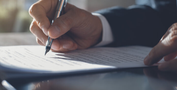 Bei Distressed M&A sind viele Details zu beachten. Andernfalls drohen für Käufer und Verkäufer Haftungs- und Anfechtungsrisiken.