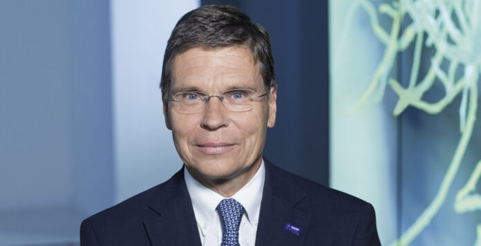 BASF-CFO Hans-Ulrich Engel sieht trotz zweier Gewinnwarnungen innerhalb kürzester Zeit keine Versäumnisse im Reporting.