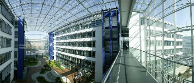 Das Gebäude der Zentrale der BSH Bosch und Siemens Hausgeräte GmbH in München ist - als erster Bürokomplex in Europa - nach den Prinzipien des Feng Shui errichtet worden.