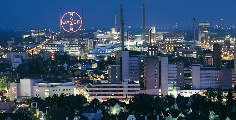 Personelle Umstrukturierung unter dem Bayer-Kreuz: Zahlreiche Stellen im Bereich der internen Finanzprozesse sollen wegfallen.