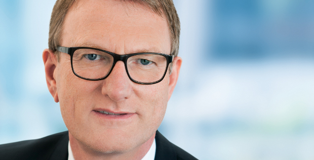 Michael Bücker, Firmenkundenvorstand der BayernLB, erklärt die Kooperation mit Standard Chartered.
