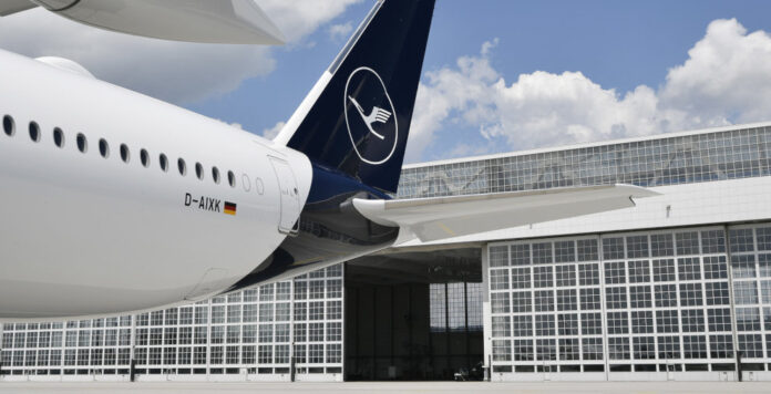 Die Lufthansa könnte nach der Coronakrise 22.000 Stellen streichen. Diese Nachricht schickte die Aktie auf Talfahrt.