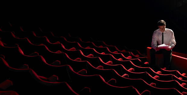 Das Medienunternehmen Constantin muss schnell die Refinanzierung angehen. Doch der Streit um die wichtigen Anteile an der Tochter Highlight Communications zieht sich.