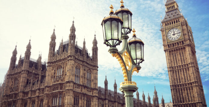 Tiefe Gräben in Westminster: Die Verhandlungsenergie von Premierministerin Theresa May verpufft intern. FINANCE-Kolumnist und Verhandlungsprofi Foad Forghani hält dies für das Grundproblem des Brexit-Dramas.