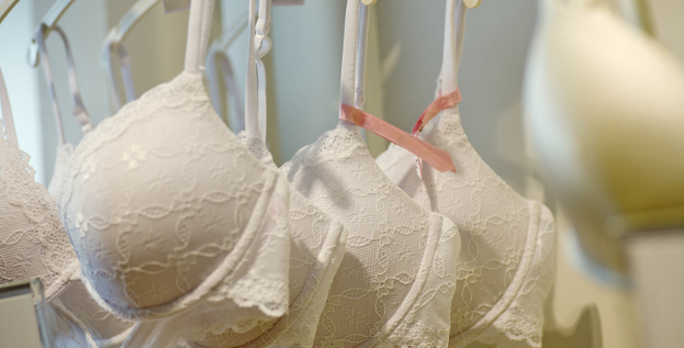 Der Dessous- und Erotikartikelhändler Beate Uhse kämpft mit sinkenden Umsatzerlösen