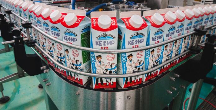 Produktion von Milchprodukten bei Ekosem-Agrar: Das Unternehmen bereitet sich auf einen Börsengang vor.