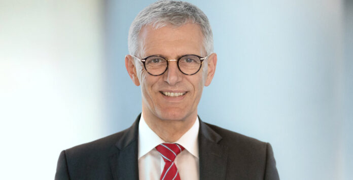 Karl Manfred Lochner geht davon aus, dass ESG in der Unternehmensfinanzierung bald zum Standard wird. Im FINANCE-Interview erklärt er, welche Entwicklung er erwartet.
