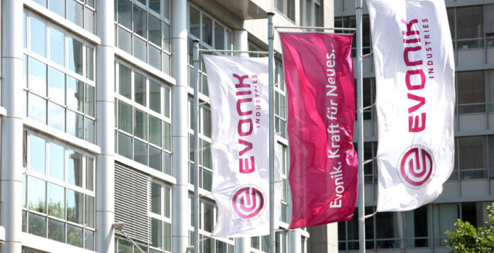 Evonik hat in den vergangenen Jahren zwei Großübernahmen in den USA gestemmt. Der geplante Peroxychem-Deal droht nun zu Platzen.