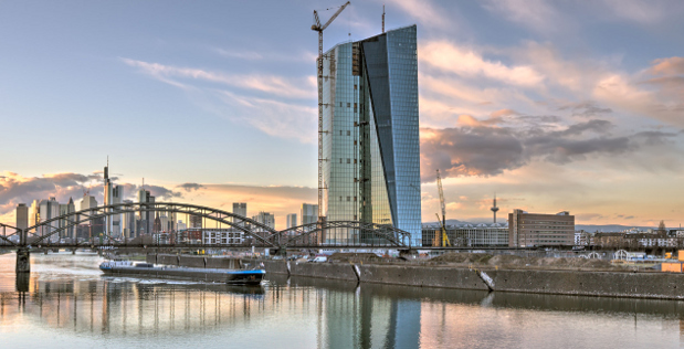 Steigende Umsätze, sinkende Erträge: Factoringanbeiter stöhnen über die Niedrigzinspolitik der EZB.