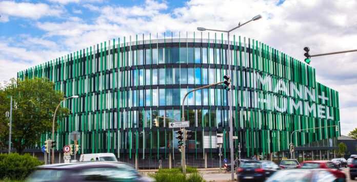 Mann+Hummel tätigt erneut eine nachhaltige Transaktion: Der Autozulieferer platziert einen grünen Schuldschein über 150 Millionen Euro.