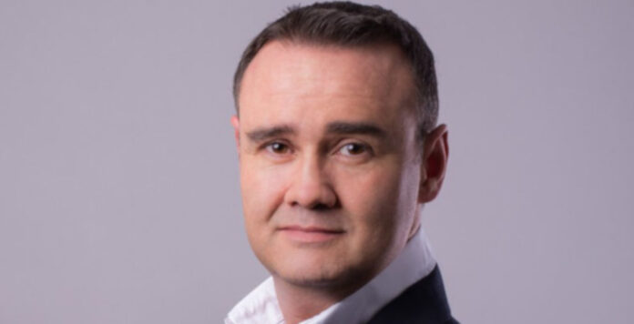 Banken werden künftig noch stärker in Kundenbindung investieren müssen, um im Firmenkundengeschäft zu bestehen, sagt Christopher Schmitz von EY.