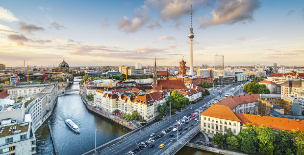 Berlin und Jörg Asmussen schlagen ein neues Kapitel auf. Nachdem ein Wechsel zur Förderbank KfW an den Standortwünschen Asmussens scheiterte, findet der ehemalige EZB-Direktor nun endlich eine Bankanstellung in der Hauptstadt.