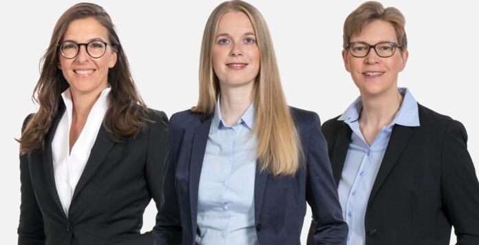 Katy Ritzmann (von links), Alma Franke Oda Wedemeyer rücken bei GSK Stockmann in die Kanzleigremien auf.