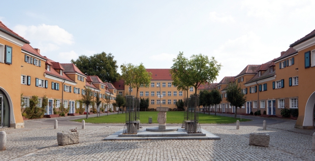 Schillerplatz in Lutherstadt Wittenberg: Das Deutsche-Wohnen-Management wehrt sich mit Händen und Füßen gegen die Vonovia-Übernahme. Noch zeigen sich auch die Aktionäre nicht überzeugt.