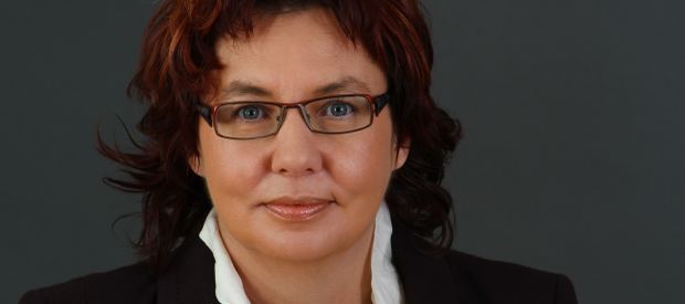 Sabine Kauper backt bei ihrem neuen Arbeitgeber Heliocentris kleinere Brötchen.