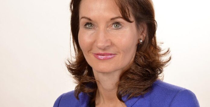 Simone Siebeke ist Headhunterin bei dem Personaldienstleister Spencer Stuart. Sie war jahrelang für den Konsumgüterkonzern Henkel tätig - zunächst im Finanz-, später im HR-Bereich.