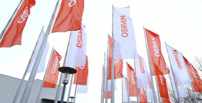 Osram kommt beim Konzernumbau voran. Der Lichtkonzern konnte eine defizitäre US-Sparte abstoßen.