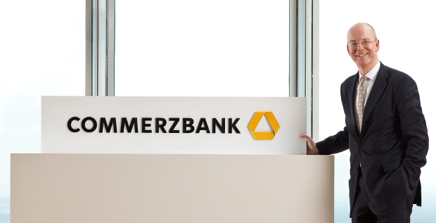 Commerzbank-Chef Martin Blessing: Das anhaltende Niedrigzinsumfeld hat das Firmenkundengeschäft der Commerzbank im Jahr 2015 erheblich belastet. Das starke Privatkundensegment fängt diese Entwicklung jedoch auf.