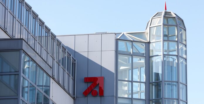 Der tschechische Investor Daniel Kretinsky hat seine Anteile an dem Münchener Medienkonzern noch weiter reduziert. Macht er die Bahn frei für den Berlusconi-Konzern Mediaset?