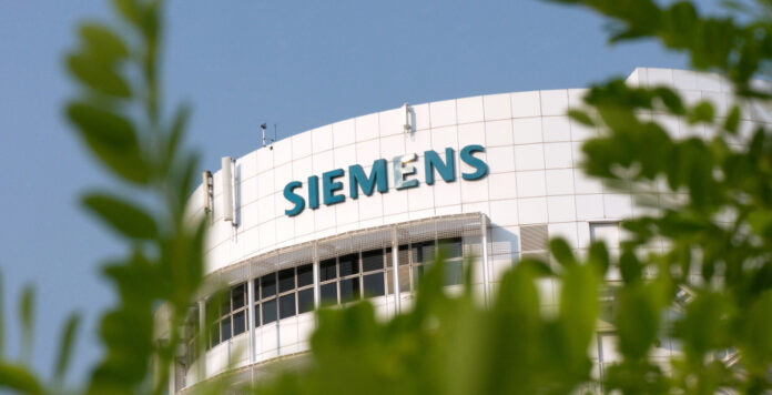 Siemens nutzt Process Mining um die Transparenz über Finanz- und Einkaufsprozesse zu steigern.