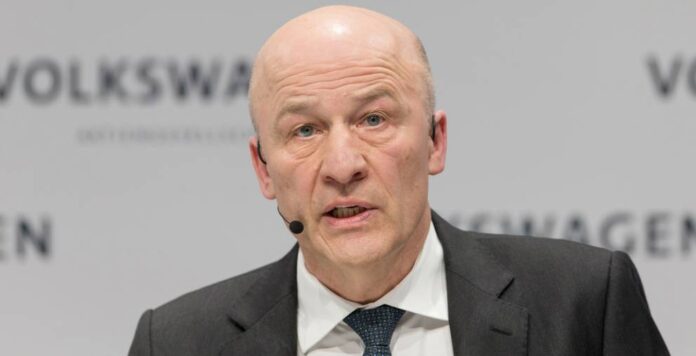 Volkswagen-CFO Frank Witter auf der Hauptversammlung 2018: Der Manager hat seinen langfristigen Bonus für die Zeit 2017 bis 2019 bereits ausgezahlt bekommen. Der Betrag: Mehr als 1,4 Millionen Euro.