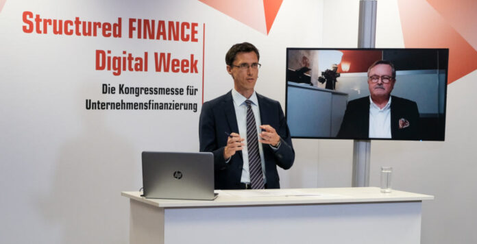 FINANCE-Chefredakteur Michael Hedtstück im Gespräch mit Weltärztepräsident Frank Ulrich Montgomery.