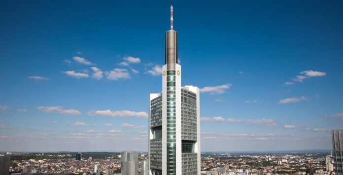 Die Commerzbank hat im Wirecard-Skandal keine gute Figur gemacht. Neben einer dreistelligen Millionen-Abschreibung geriet Analystin Heike Pauls in die Kritik.