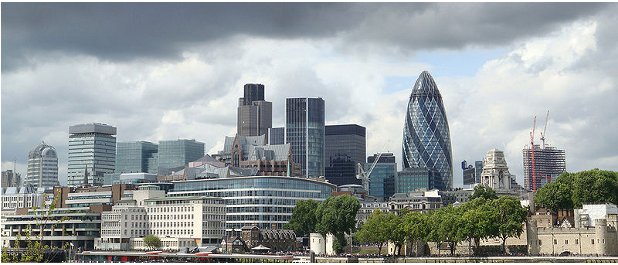 Dunkle Wolken hängen über Europas Banken, hier der Londoner Finanzdistrikt.