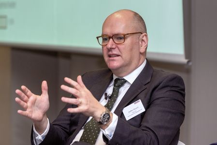 Steffen Reusch über die Frage, ob Insolvenzverwalter zu Restrukturierern werden. 