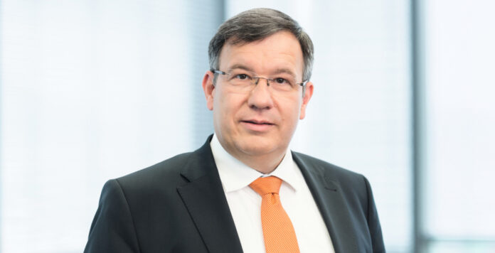 Der langjährige Carl Zeiss-CFO Thomas Spitzenpfeil verlängert seinen Vertrag nicht.