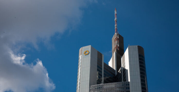 Wie hoch wird eine mögliche Abfindung für die umstrittene Wirecard-Analystin Heike Paus ausfallen? Erste Details aus der Urteilsbegründung sickern durch und befeuern die Spekulationen.