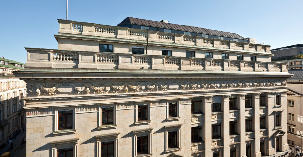 Warburg will bei Corporate Finance zulegen FINANCE