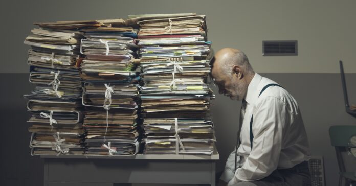 Untypisches Bild am deutschen M&A-Markt: Berater müssen derzeit sogar Mandate ablehnen, weil sie mit der Arbeitslast nicht hinterherkommen. Foto: stokkete - stock.adobe.com