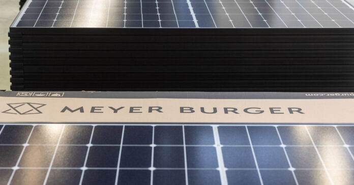 Keine zwei Monate nach dem Start von CFO Nathalie Benedikt muss sich der Solarmodul-Hersteller Meyer Burger schon wieder einen neuen Finanzchef suchen. Foto: Meyer Burger
