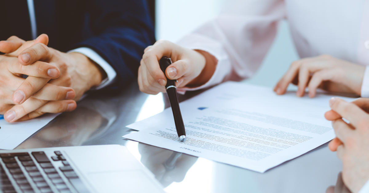 Wie ist der Deal zu retten? Mit MAC-Klauseln und Earn-outs lässt sich manche Kluft in einer unsicheren Phase überbrücken.