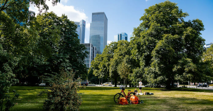 Der Marienturm ist Sitz des neuen Büros von Addleshaw Goddard in Frankfurt. Foto: Anna Rudnitskaya/stock.adobe.com