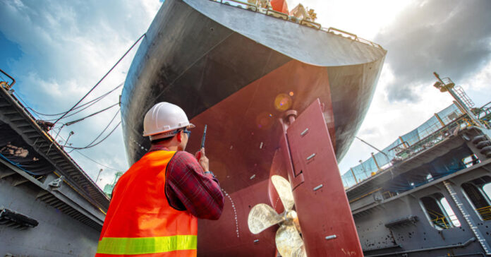 Viele Werften sind in ihrer Existenz bedroht. In Bremerhaven und Stralsund gab es nun nach dem Insolvenzantrag ein Happy End.