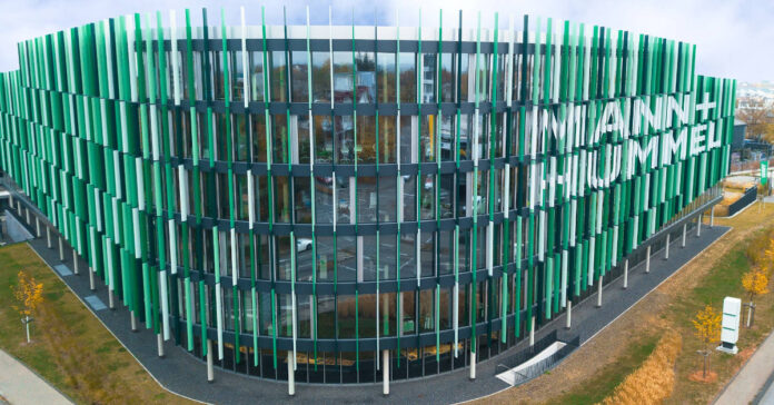 Mann+Hummel hat einen revolvierenden Kredit über 800 Millionen Euro mit Nachhaltigkeitskomponente abgeschlossen. Foto: Mann+Hummel