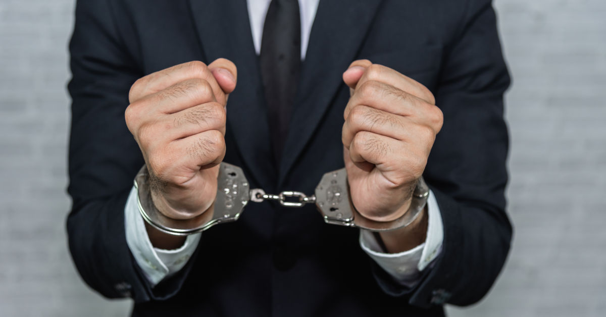 Begeht ein Geschäftsführer eine Straftat und kommt in Haft, hebt das Gericht die Insolvenz in Eigenverwaltung meist auf. Foto: Woraphon - stock.adobe.com