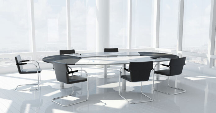 Die aktuellen Ergebnisse des FINANCE CFO Panels zeigen, dass Finanzchefs vor allem den Fachkräftemangel fürchten. Foto: Fabian - stock.adobe.com