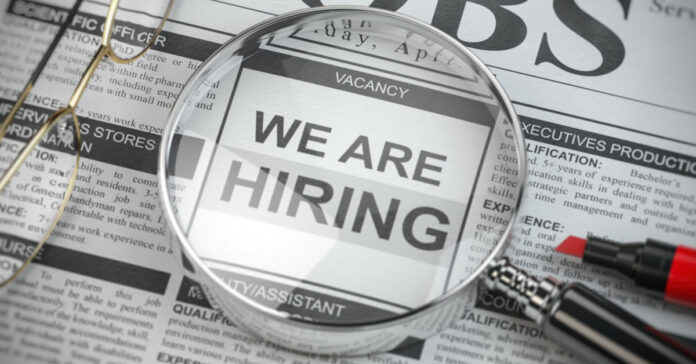 Der Fachkräftemangel und der damit verbundene War for Talents wird die Finanzbranche in den kommenden Jahren beschäftigen. Foto: Maksym Yemelyanov - stock.adobe.com