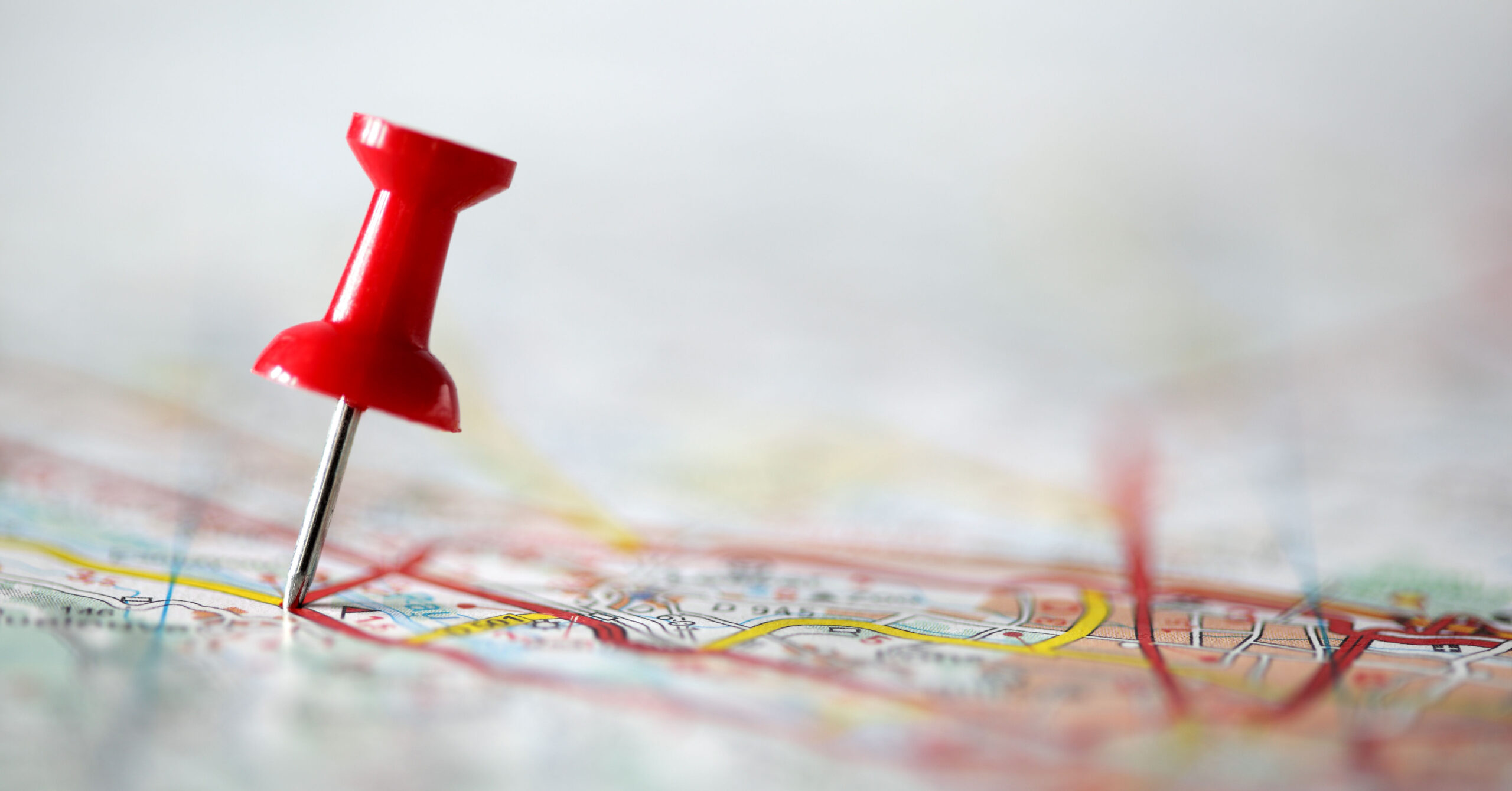 Wer sich für die Produktionsverlagerung ins Ausland entscheidet, kann Risiken durch mehrere Werke minimieren. Foto: Brian Jackson - stock.adobe.com