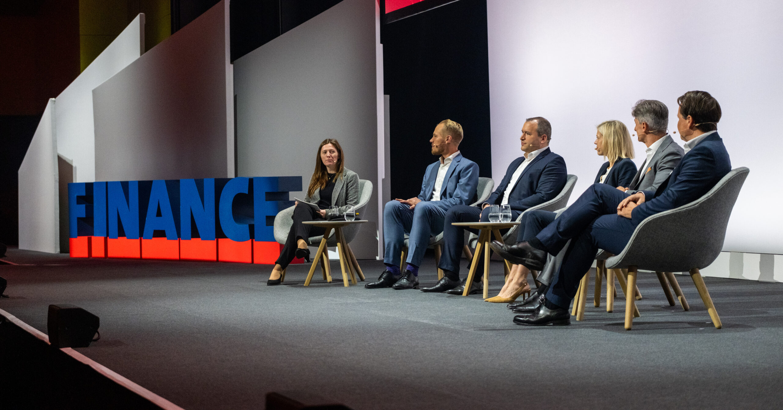 Die zweite Podiumsdiskussion der 19. Structured FINANCE drehte sich um das Thema ESG im Finanzbereich. Fünf Experten haben Stellung bezogen. Foto: F.A.Z. Business Media GmbH/A. Varnhorn & B. Hartung