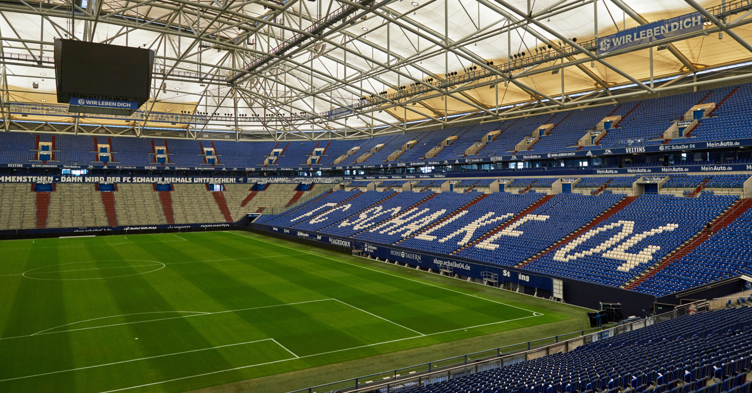Hotelsuchmaschine trifft Traditionsverein: Schalke 04 ernennt den bisherigen Trivago-CFO Matthias Tillmann zum Vorstandsvorsitzenden. Foto: yorgen67 – stock.adobe.com