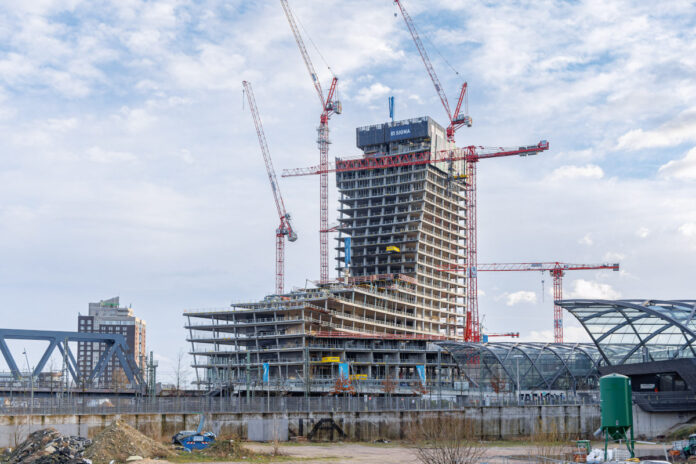 Es sollte das dritthöchste Haus Deutschlands werden, jetzt ist unklar, ob der Elbtower überhaupt fertiggestellt wird. Foto: picture alliance/dpa | Markus Scholz
