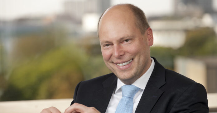 Jörn Kowalewski gehört zu Deutschlands Top-Restrukturierern. Er wechselt mit seinem Kollegen Ulrich Klockenbrink zu Willkie. Quelle: Latham & Watkins