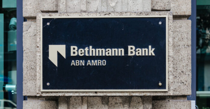 Die niederländische Bank ABN Amro fusioniert ihre deutsche Tochter Bethmann Bank mit der Privatbank Hauck Aufhäuser Lampe. Foto: Dennis - stock.adobe.com