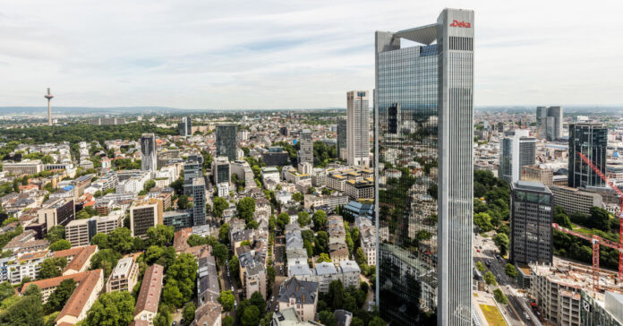 2020 hat die Deka Bank mitgeteilt, dass sie 2024 nach mehr als 20 Jahren als Hauptmieterin den Trianon Turm verlassen wird. Nun ist die Objektgesellschaft insolvent. Foto: DekaBank